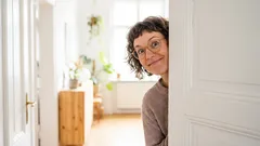 6 cose che non dovresti fare quando vai a trovare qualcuno — regole di galateo