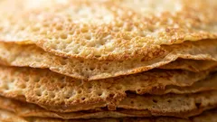 Il segreto per preparare crêpes sottili e merlettate perfette che non si attaccano né si strappano in padella