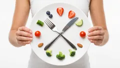 Cosa mangiare prima di andare a letto: alimenti che aiutano a dormire e quelli che possono tenere svegli