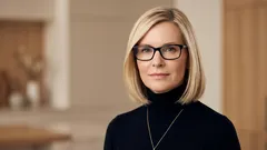 3 capi del guardaroba che fanno sembrare subito più giovane qualsiasi donna: i consigli degli esperti